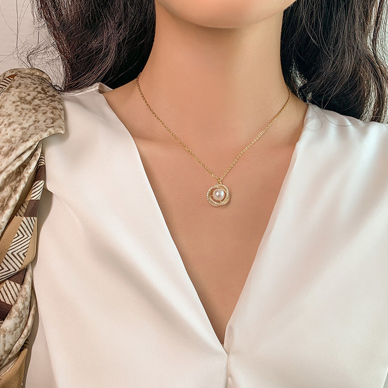 Collar corto con diseño de nido de pájaro y perlas