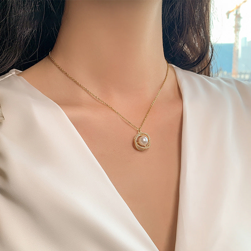 Collar corto con diseño de nido de pájaro y perlas