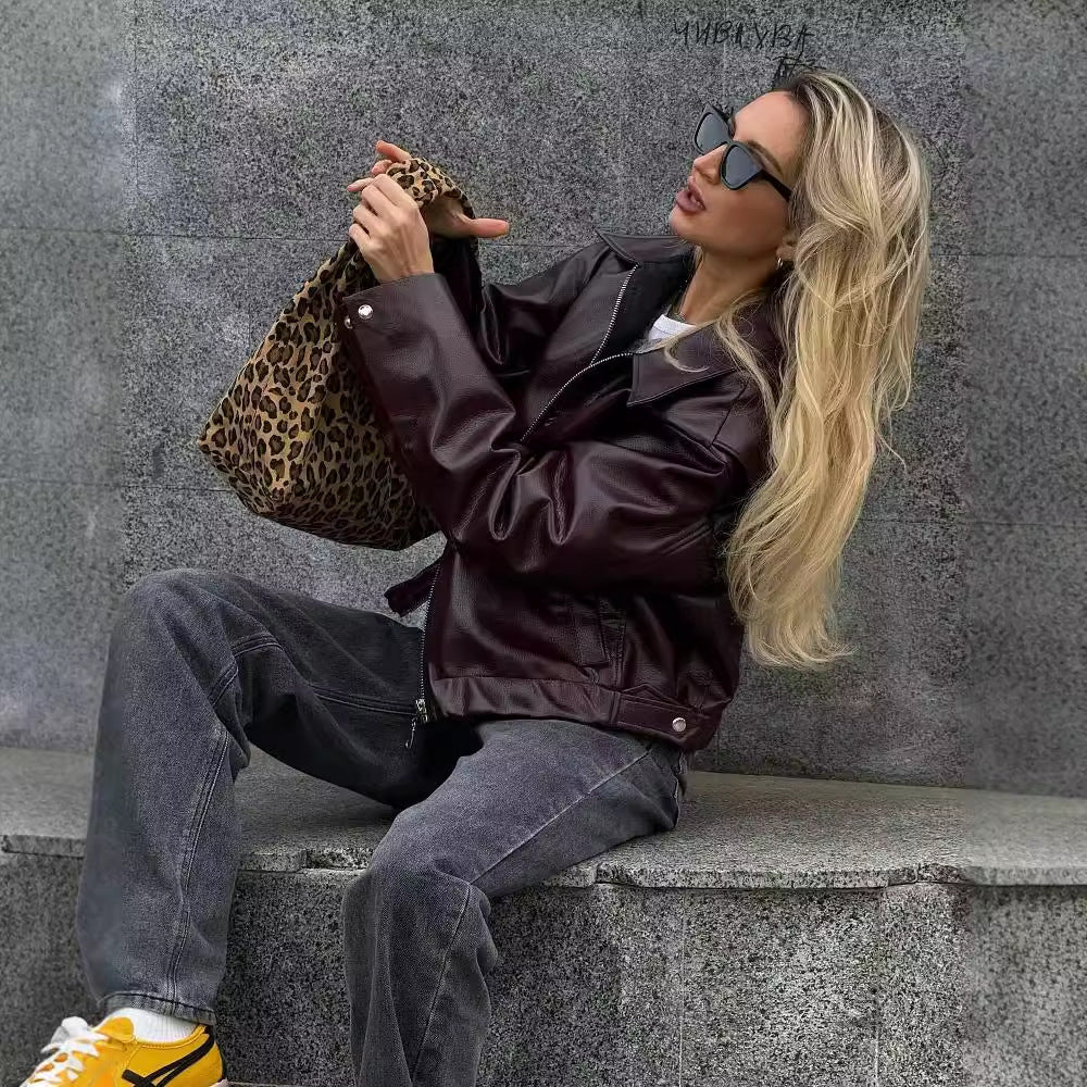 Chaqueta de cuero con cremallera de color liso