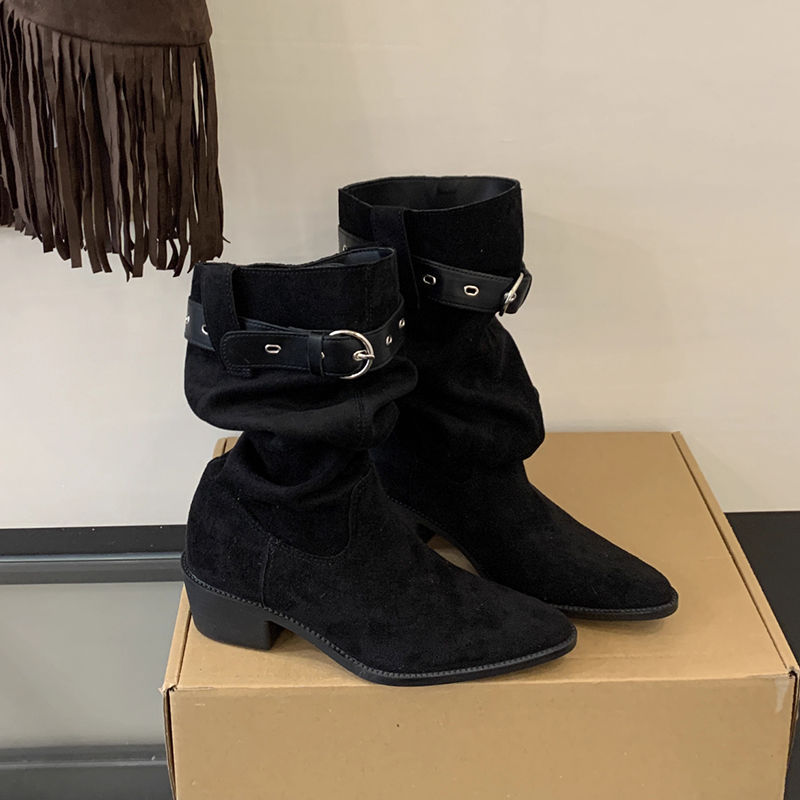 Botas vaqueras con tacón grueso y punta puntiaguda