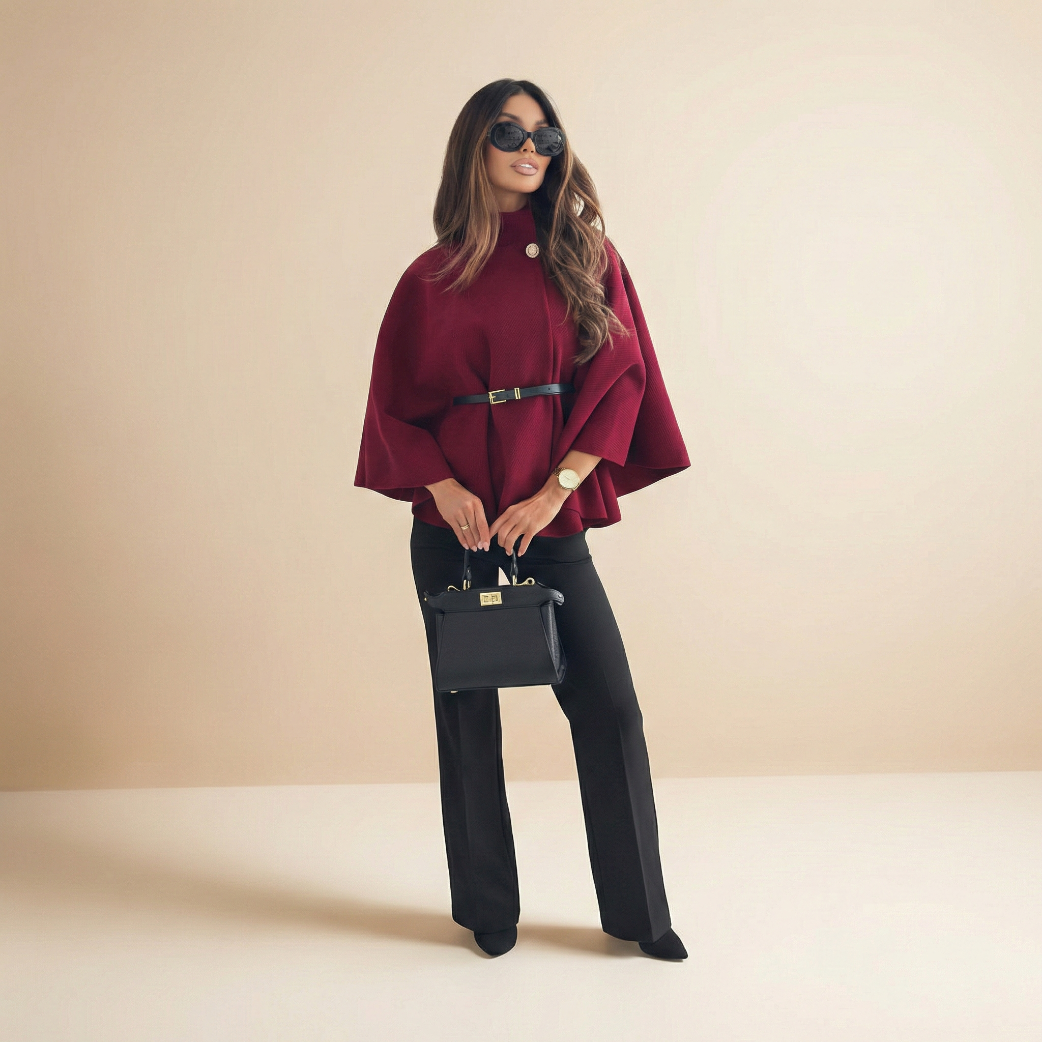 Nueva capa con cuello alto y mangas con cinturón