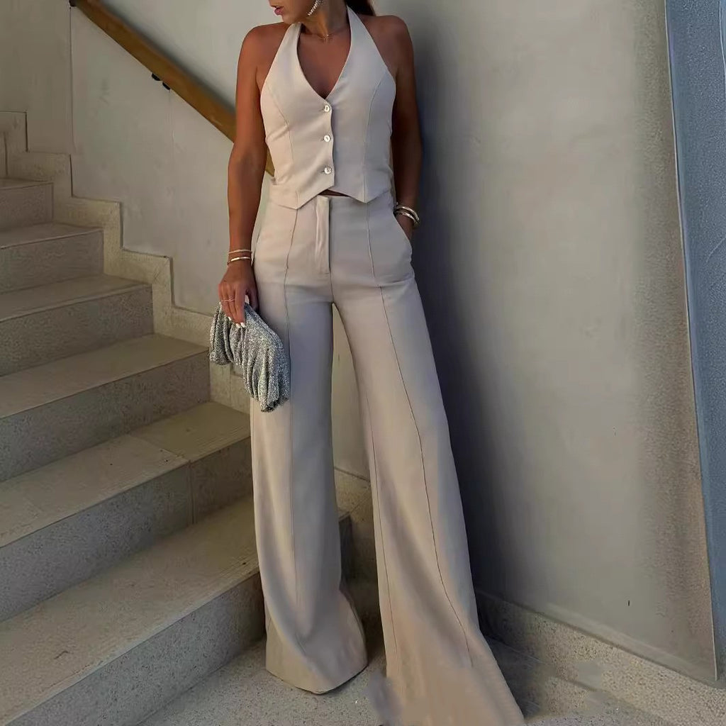 Conjunto con chaleco de traje y pantalones casuales